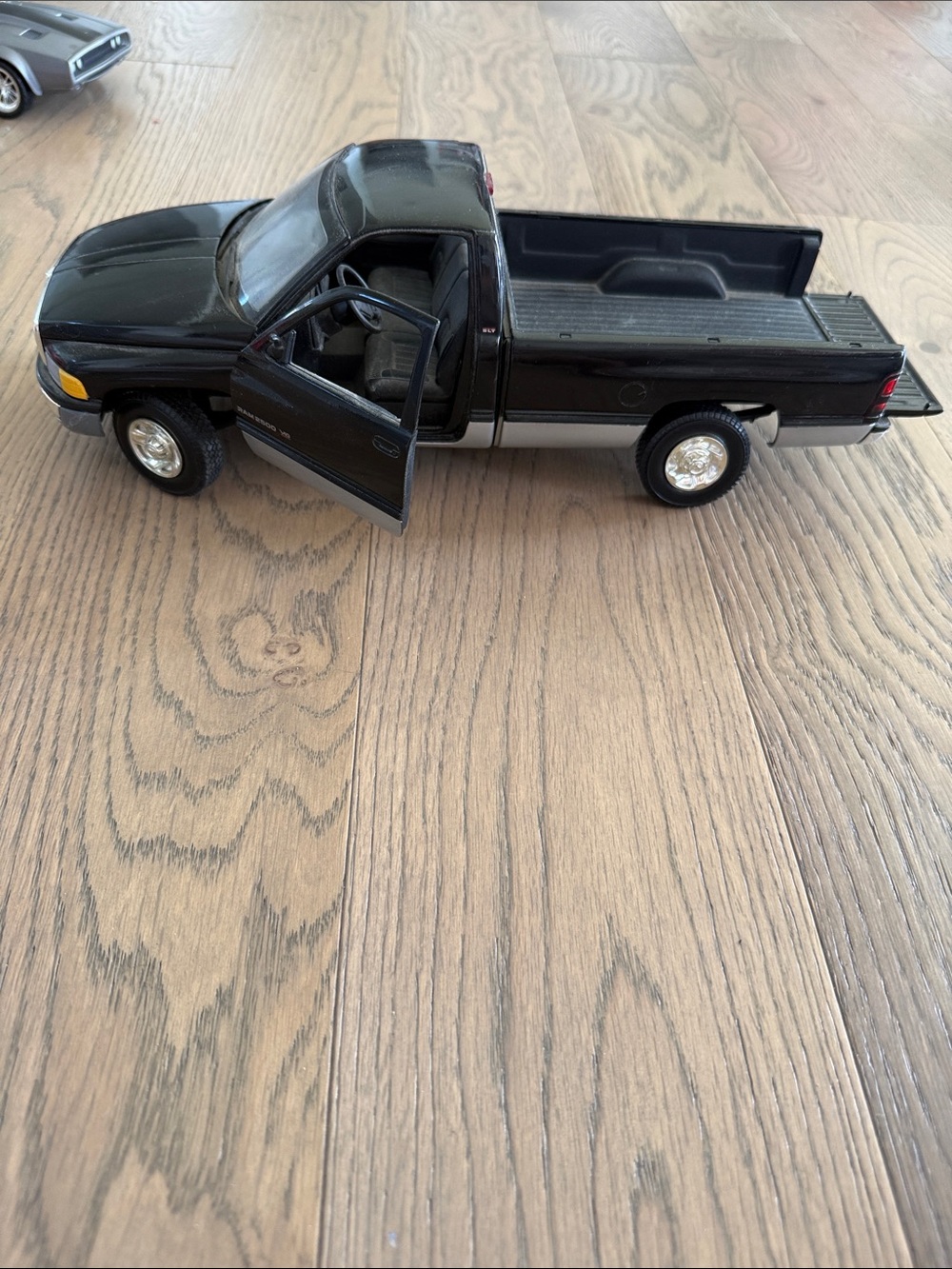 Ertl 1:16 scale dodge ram